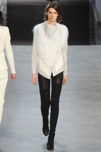 Look 3